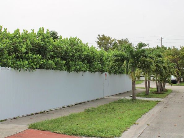 11830 SW 208th Ter, Miami FL 33177