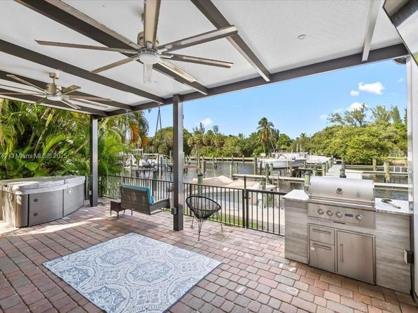 2726 Treasure Cove Cir, Dania Beach FL 33312