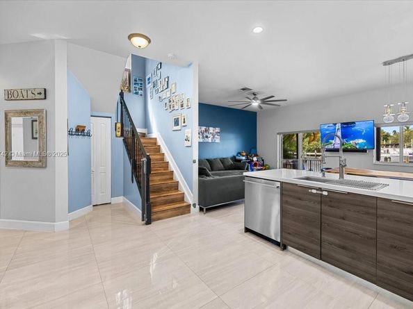 2726 Treasure Cove Cir, Dania Beach FL 33312