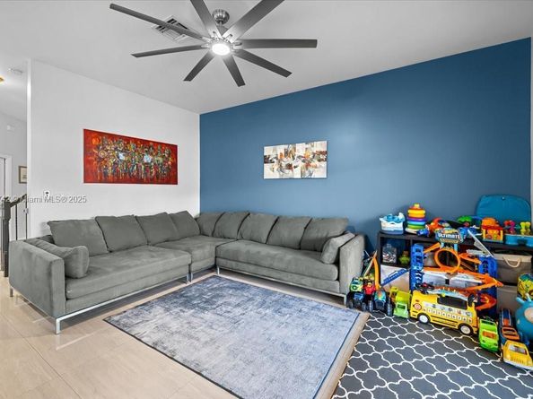 2726 Treasure Cove Cir, Dania Beach FL 33312