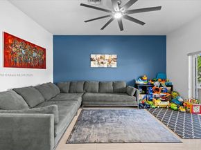 2726 Treasure Cove Cir, Dania Beach FL 33312