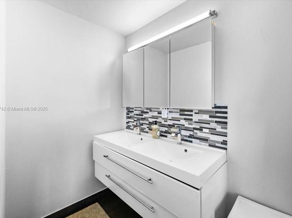 2726 Treasure Cove Cir, Dania Beach FL 33312