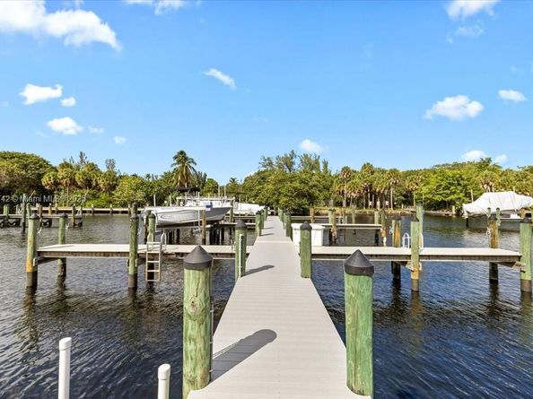 2726 Treasure Cove Cir, Dania Beach FL 33312