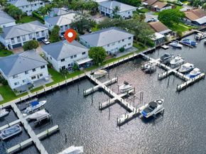 2726 Treasure Cove Cir, Dania Beach FL 33312