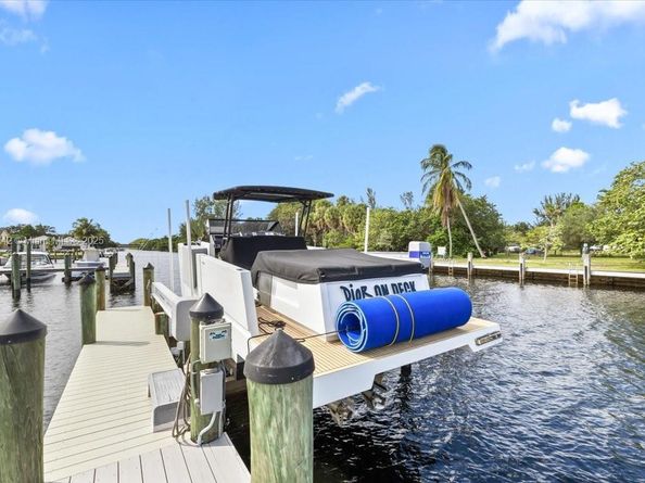 2726 Treasure Cove Cir, Dania Beach FL 33312