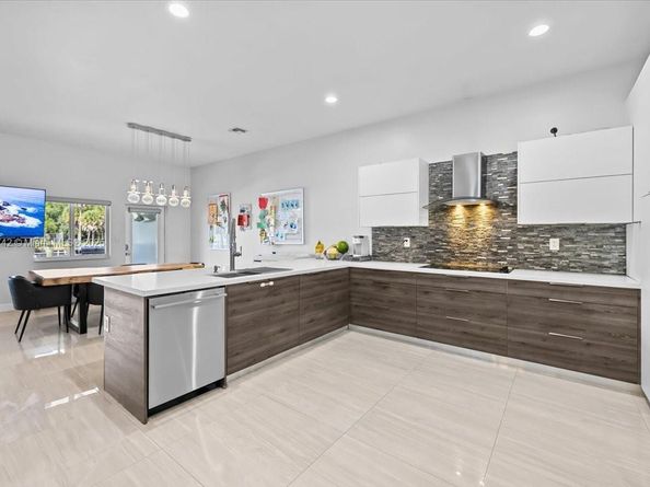 2726 Treasure Cove Cir, Dania Beach FL 33312