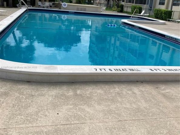 800 NE 195th St 314, Miami FL 33179
