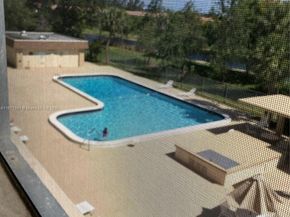 800 NE 195th St 314, Miami FL 33179