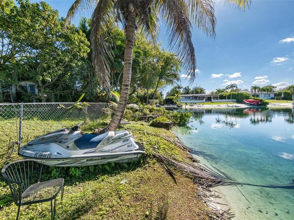 5110 SW 92nd Ave, Miami FL 33165