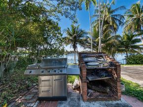 5110 SW 92nd Ave, Miami FL 33165