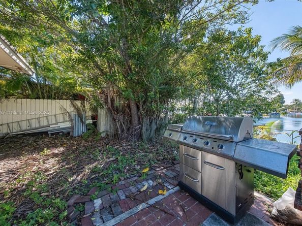 5110 SW 92nd Ave, Miami FL 33165