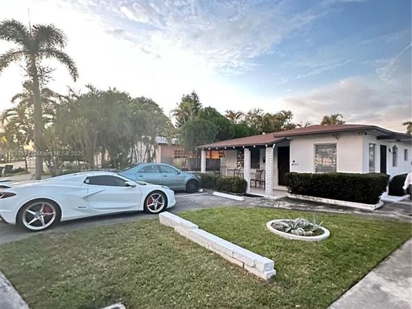 809 NE 2nd St unit 1-2, Hallandale Beach FL 33009