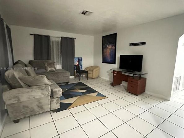 809 NE 2nd St unit 1-2, Hallandale Beach FL 33009