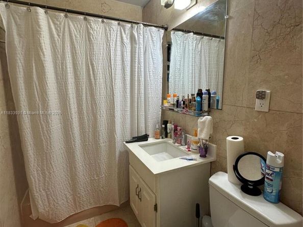 809 NE 2nd St unit 1-2, Hallandale Beach FL 33009