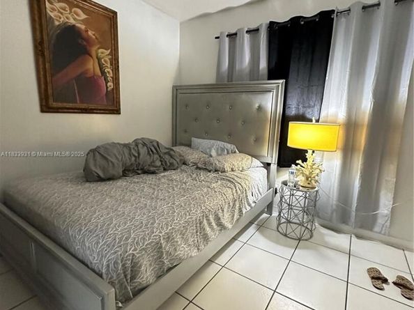 809 NE 2nd St unit 1-2, Hallandale Beach FL 33009