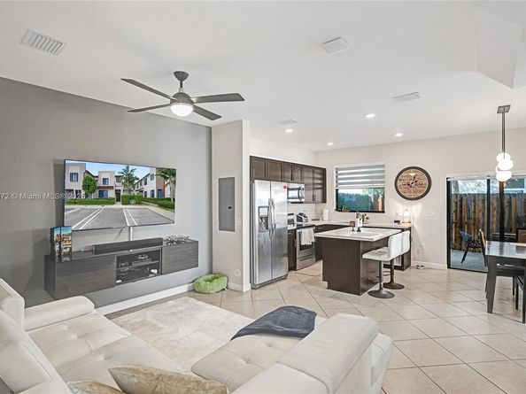 391 NE 208th Ter, Miami FL 33179