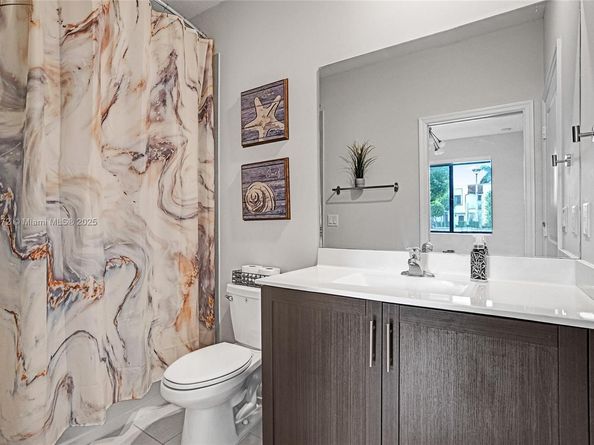 391 NE 208th Ter, Miami FL 33179