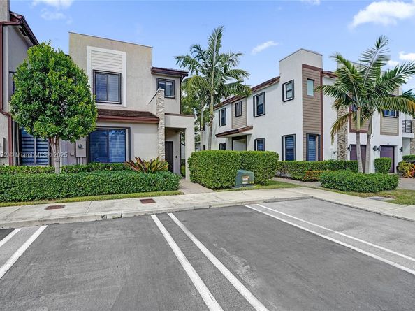 391 NE 208th Ter, Miami FL 33179