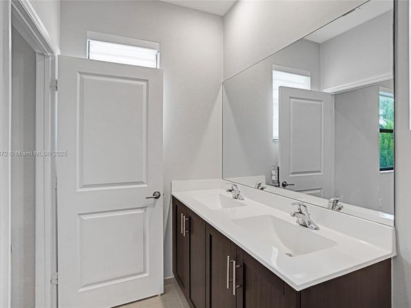 391 NE 208th Ter, Miami FL 33179