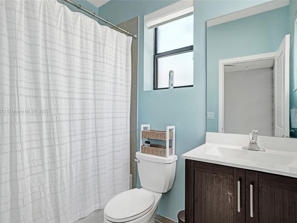 391 NE 208th Ter, Miami FL 33179