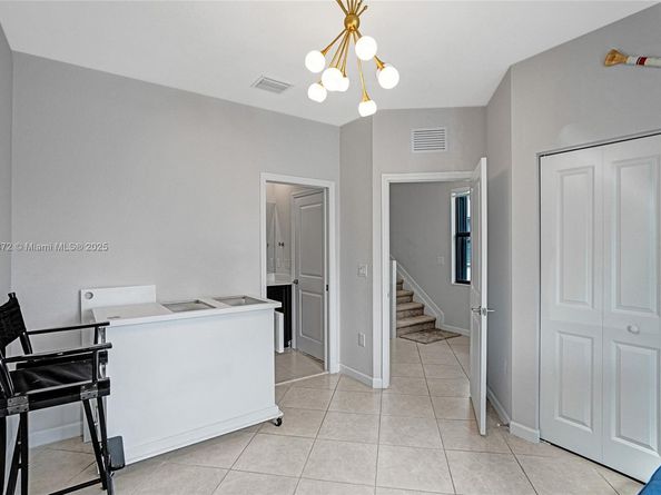 391 NE 208th Ter, Miami FL 33179