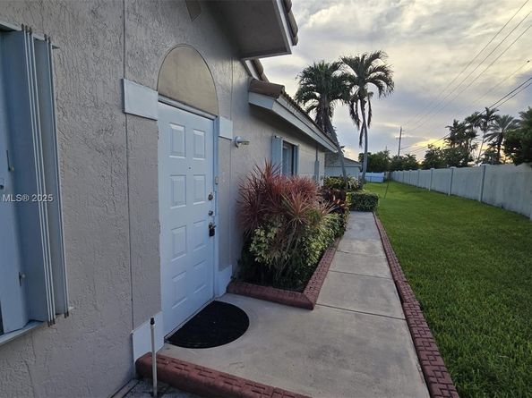 1711 SW 116th Way, Miramar FL 33025