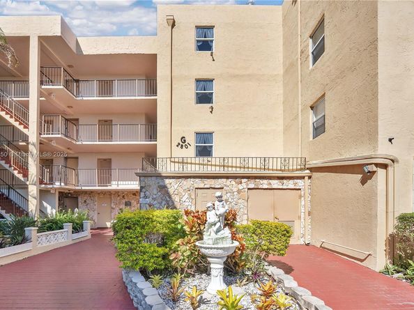 2801 Somerset Dr 411, Lauderdale Lakes FL 33311