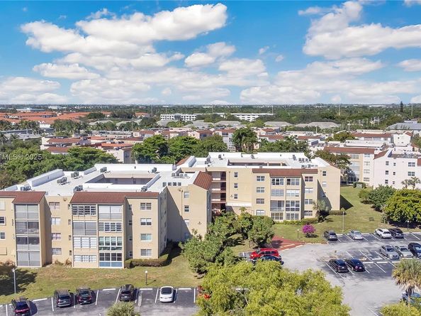 2801 Somerset Dr 411, Lauderdale Lakes FL 33311