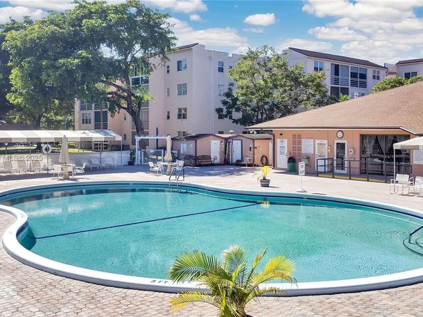 2801 Somerset Dr 411, Lauderdale Lakes FL 33311