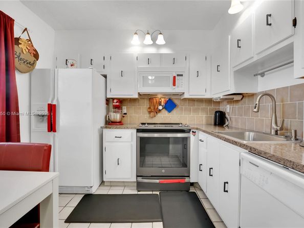 2801 Somerset Dr 411, Lauderdale Lakes FL 33311