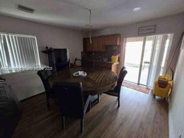 345 NW 49th St, Miami FL 33127