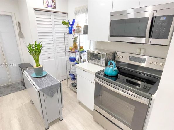 3176 NW 59th St, Miami FL 33142