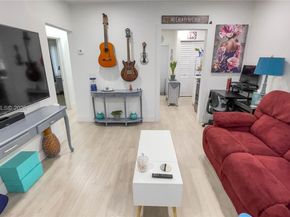 3176 NW 59th St, Miami FL 33142