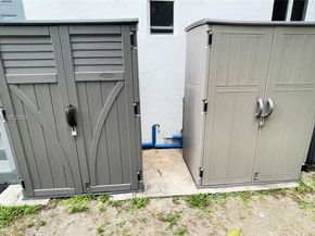 3176 NW 59th St, Miami FL 33142