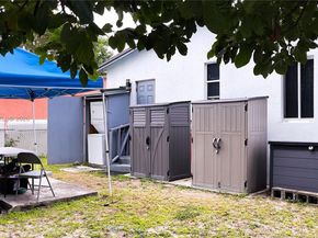 3176 NW 59th St, Miami FL 33142