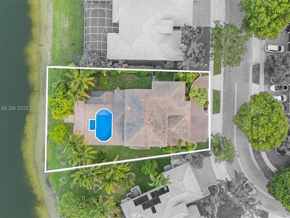 1885 NW 139th Ter, Pembroke Pines FL 33028