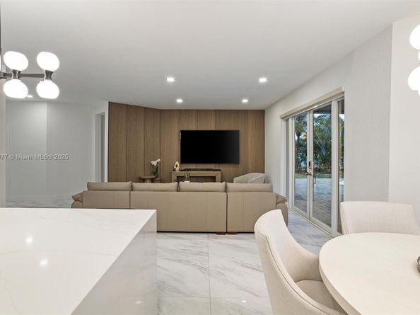1885 NW 139th Ter, Pembroke Pines FL 33028