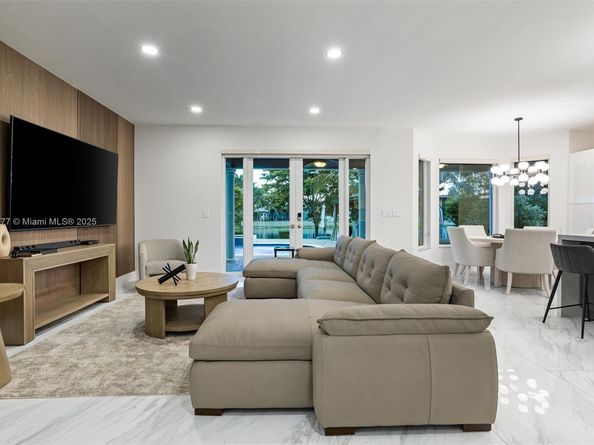 1885 NW 139th Ter, Pembroke Pines FL 33028