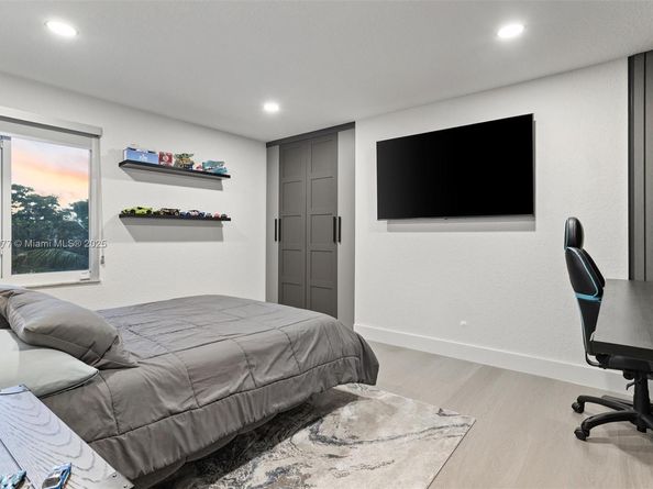 1885 NW 139th Ter, Pembroke Pines FL 33028