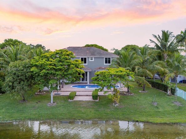 1885 NW 139th Ter, Pembroke Pines FL 33028