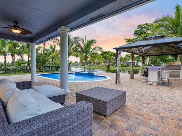 1885 NW 139th Ter, Pembroke Pines FL 33028