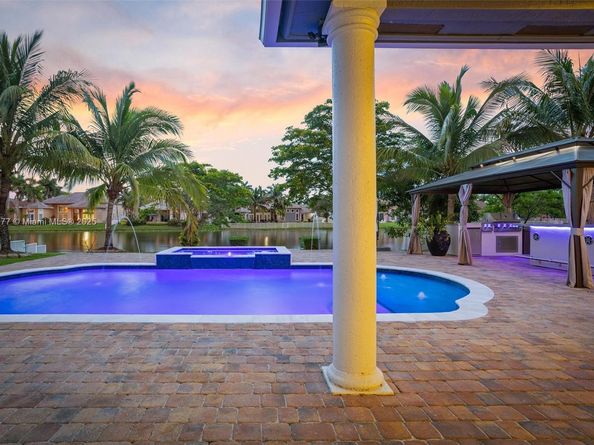 1885 NW 139th Ter, Pembroke Pines FL 33028