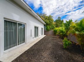 635 SW 9th St, Hallandale Beach FL 33009