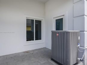 635 SW 9th St, Hallandale Beach FL 33009