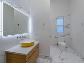 635 SW 9th St, Hallandale Beach FL 33009