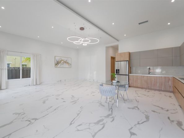 635 SW 9th St, Hallandale Beach FL 33009