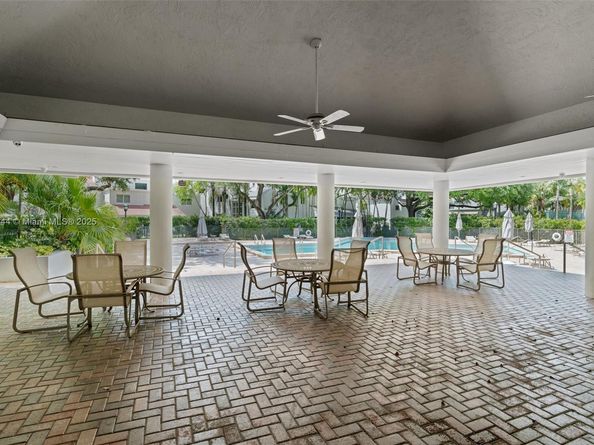 20215 W Oak Haven Cir, Miami FL 33179