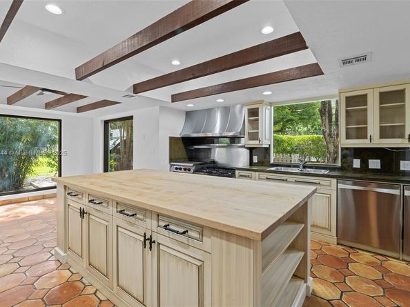 20215 W Oak Haven Cir, Miami FL 33179