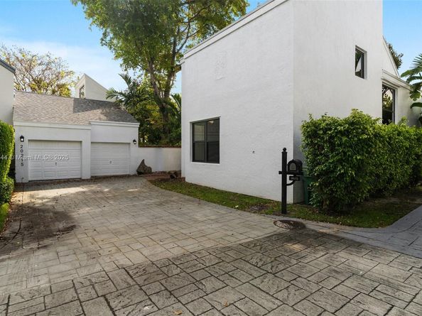 20215 W Oak Haven Cir, Miami FL 33179