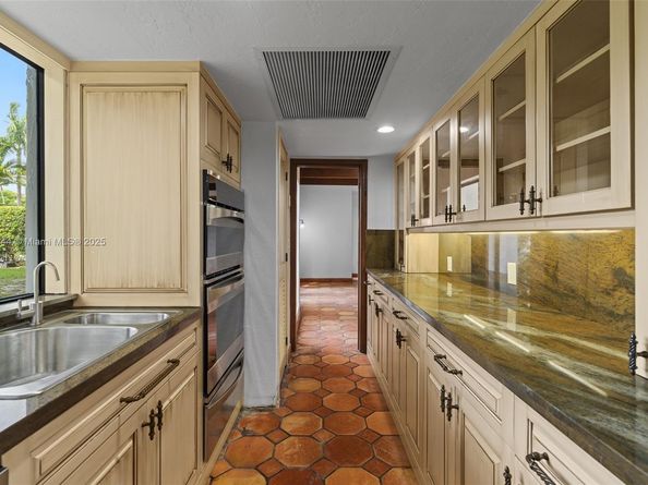 20215 W Oak Haven Cir, Miami FL 33179